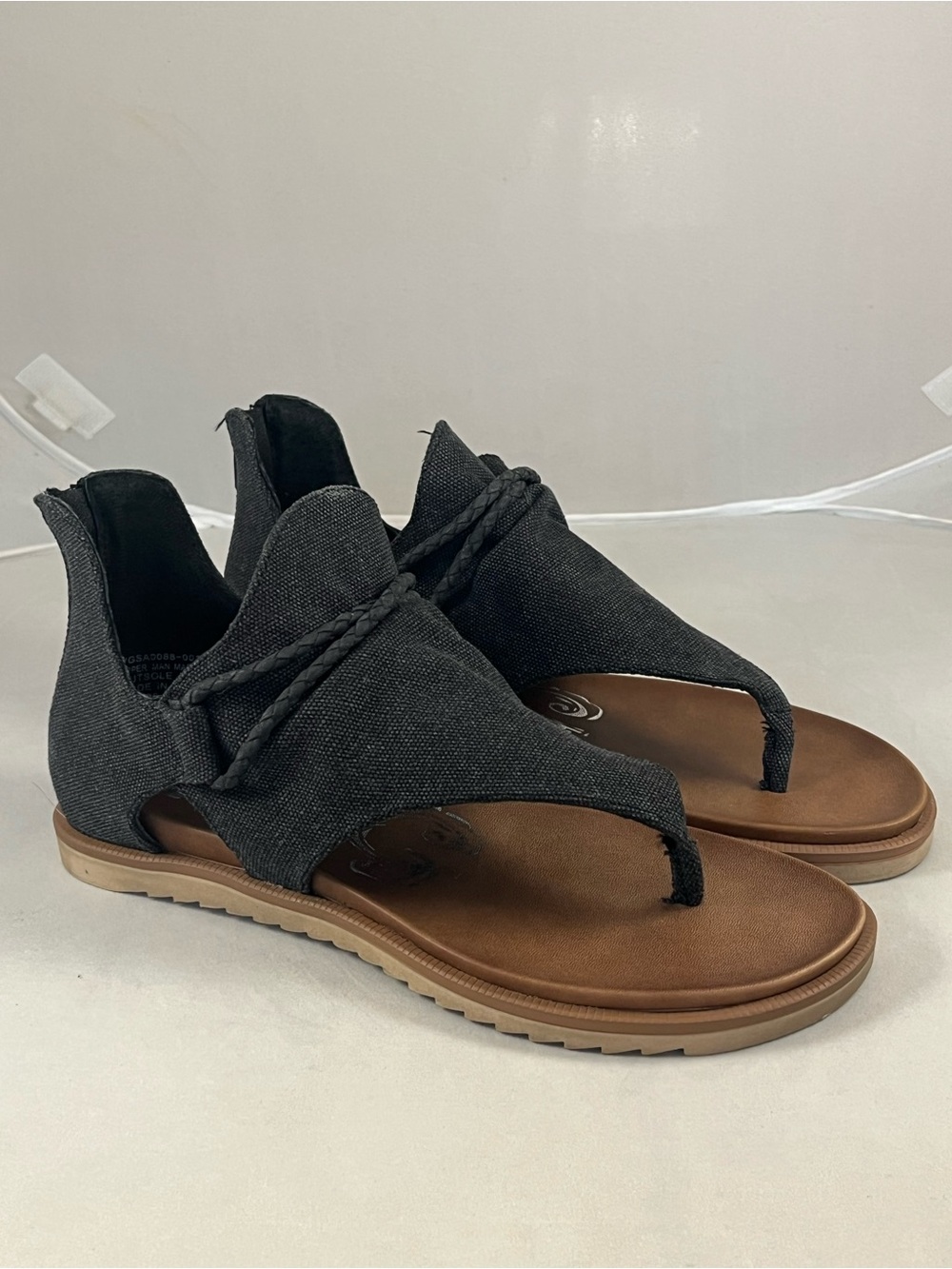 NWOB Very G Sparta Charcoal Gray Canvas Braided Thong Sandals Back Zip Size 7.5